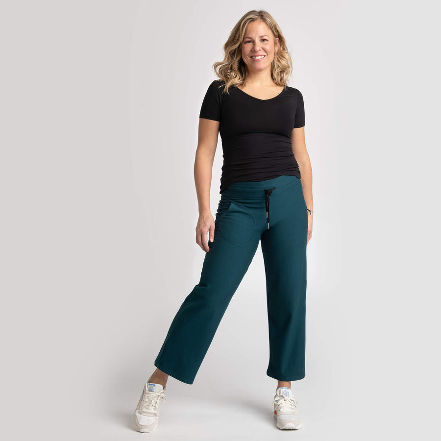Chandail Amanda Noir, pantalon Johanne turquoise: des créations Québécoises signées KSL