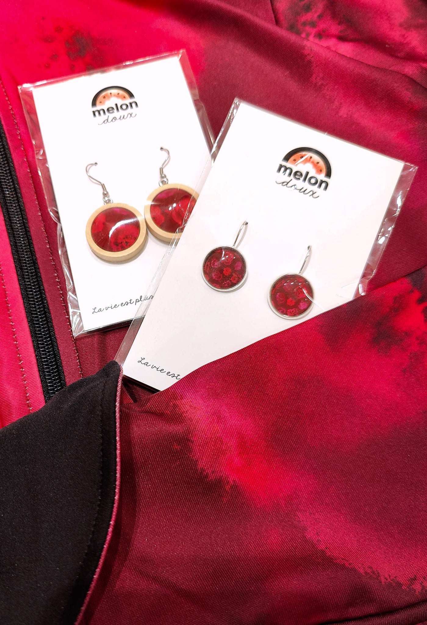 Melon Doux X KSL présentent les boucles d'oreilles Les Bois Bohèmes au motif exclusif Aquaflo
