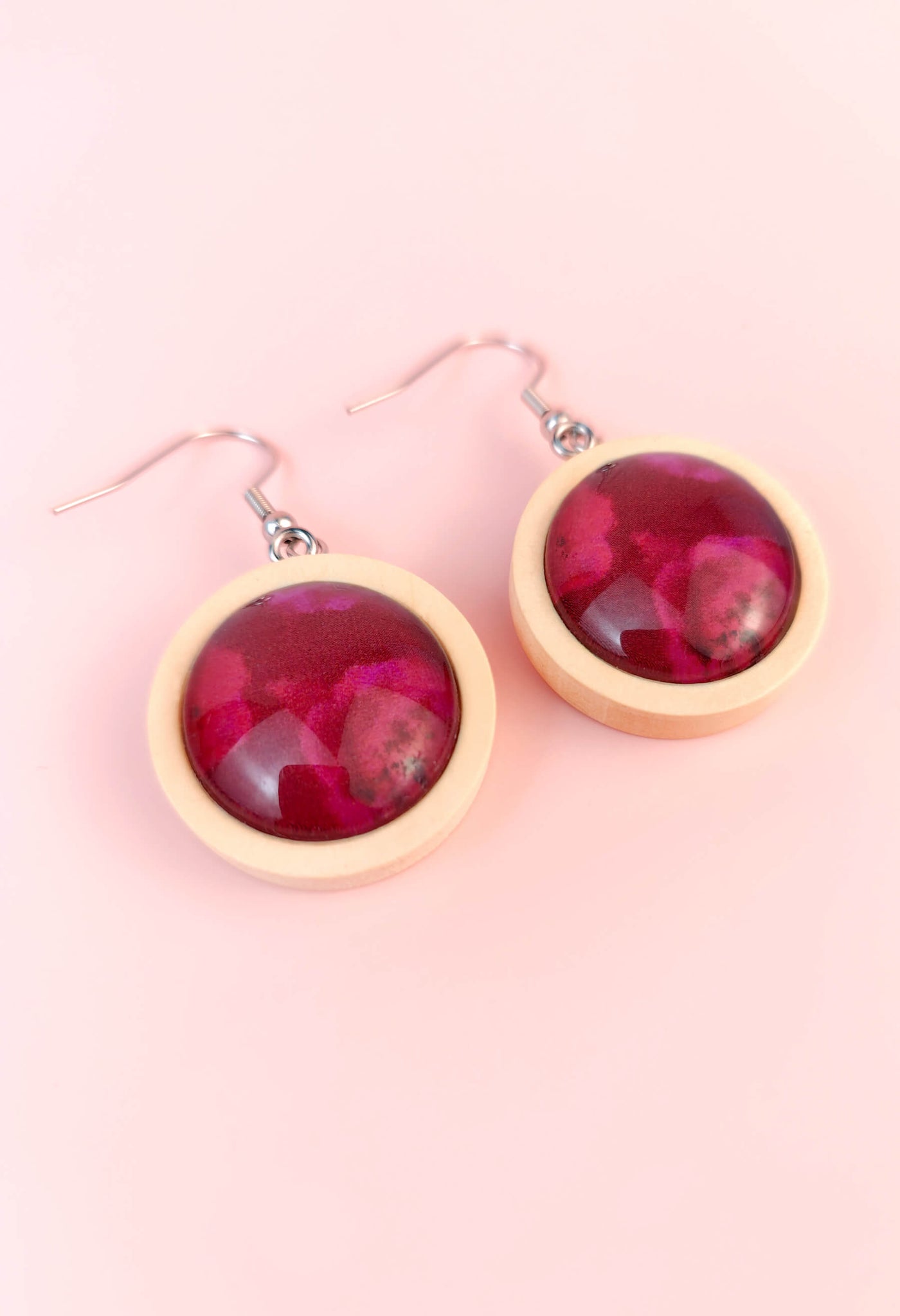 Melon Doux X KSL présentent les boucles d'oreilles Les Bois Bohèmes au motif exclusif Aquaflo