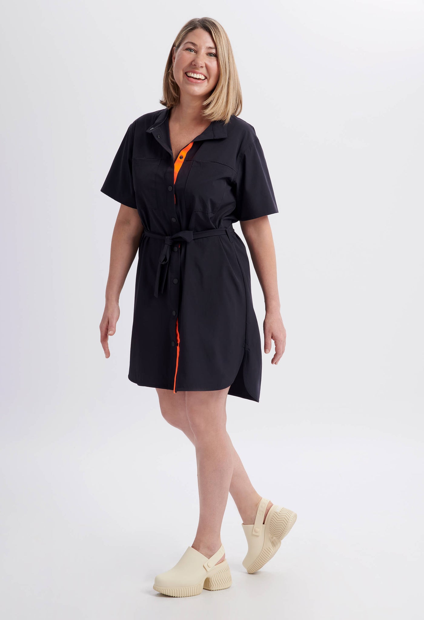 Olie - Robe chemise avec ceinture - Noir