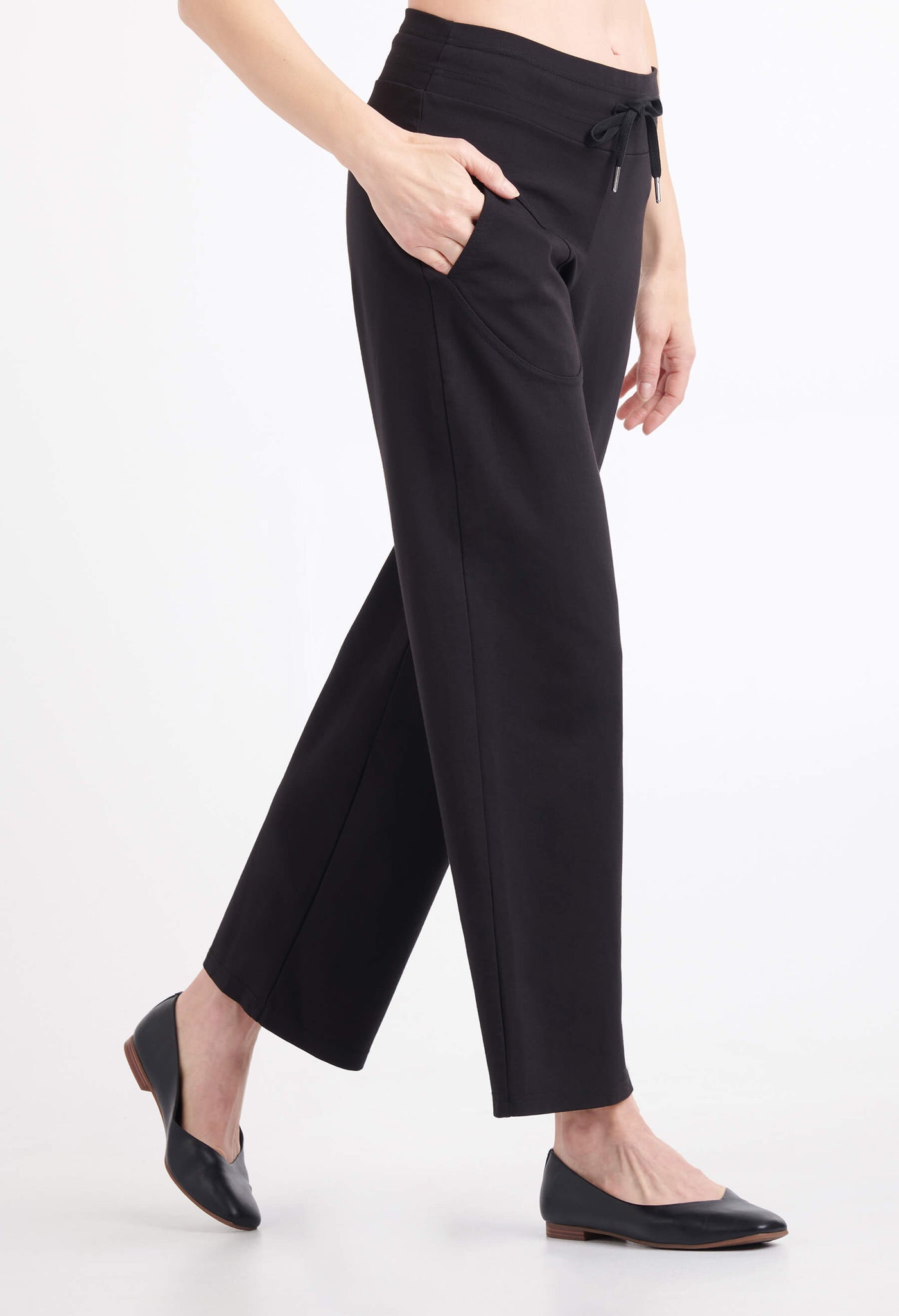 Romy - Pantalon à jambe droite évasée - Noir