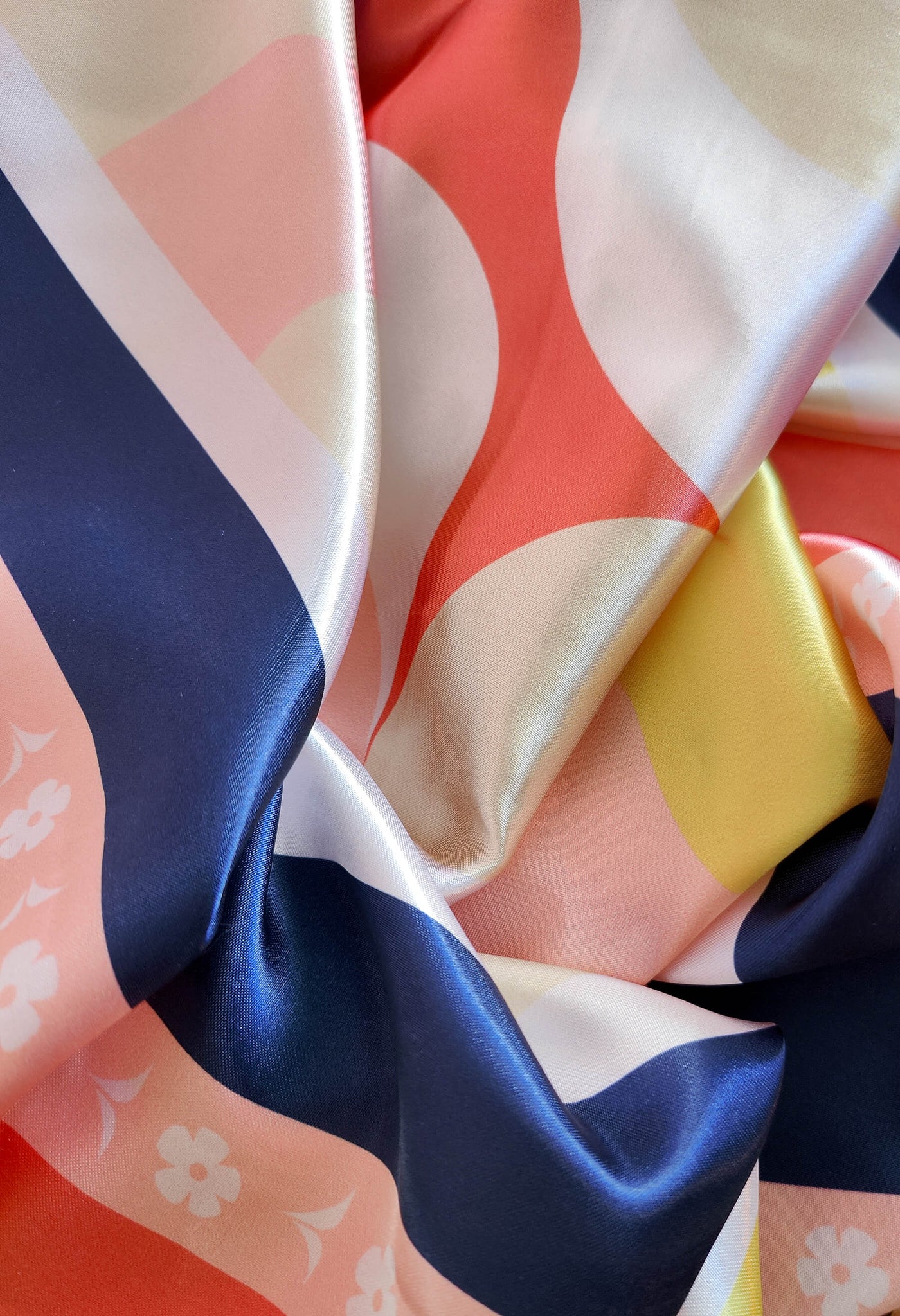 Foulard carré à imprimé géométrique