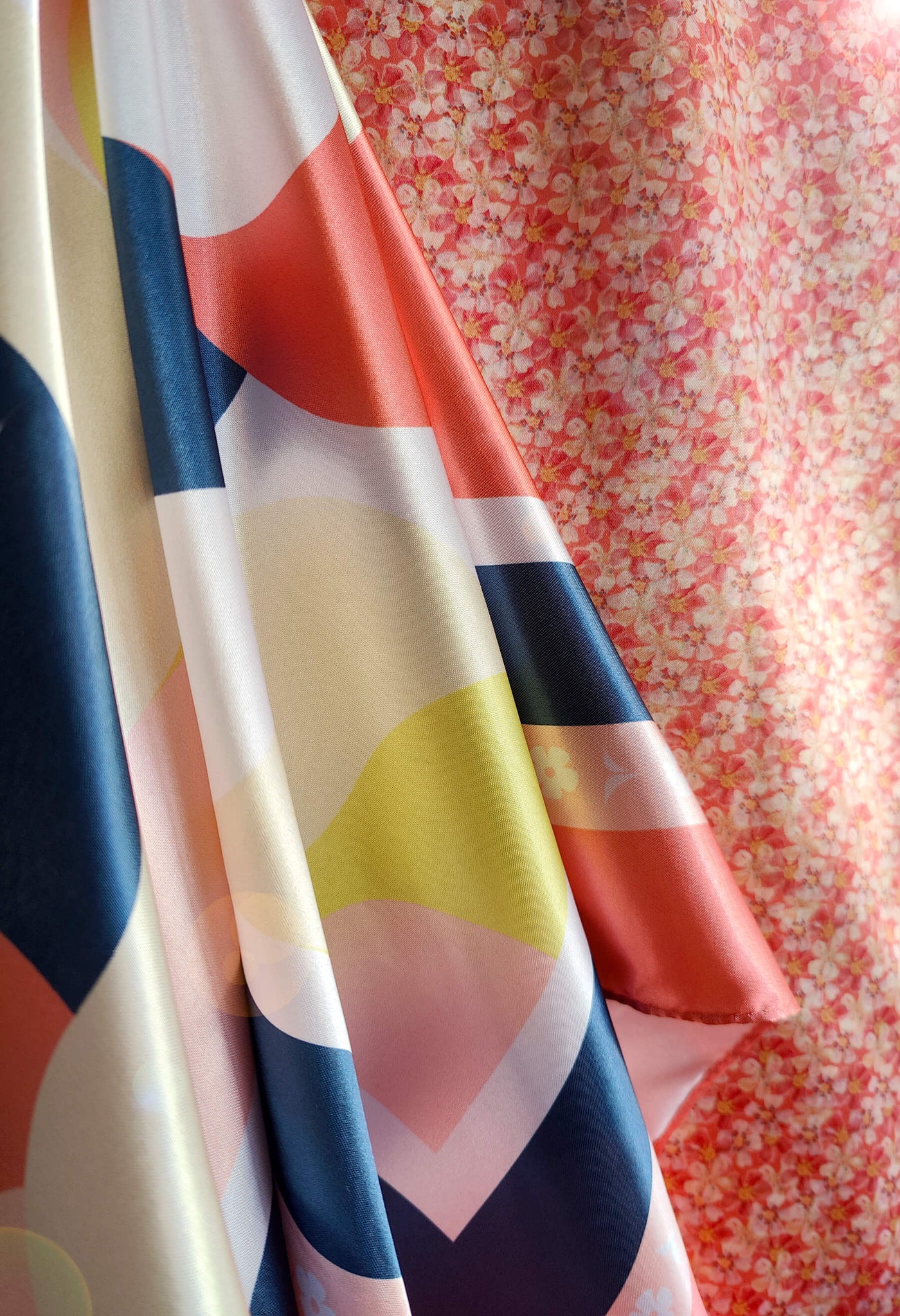 Foulard carré à imprimé géométrique