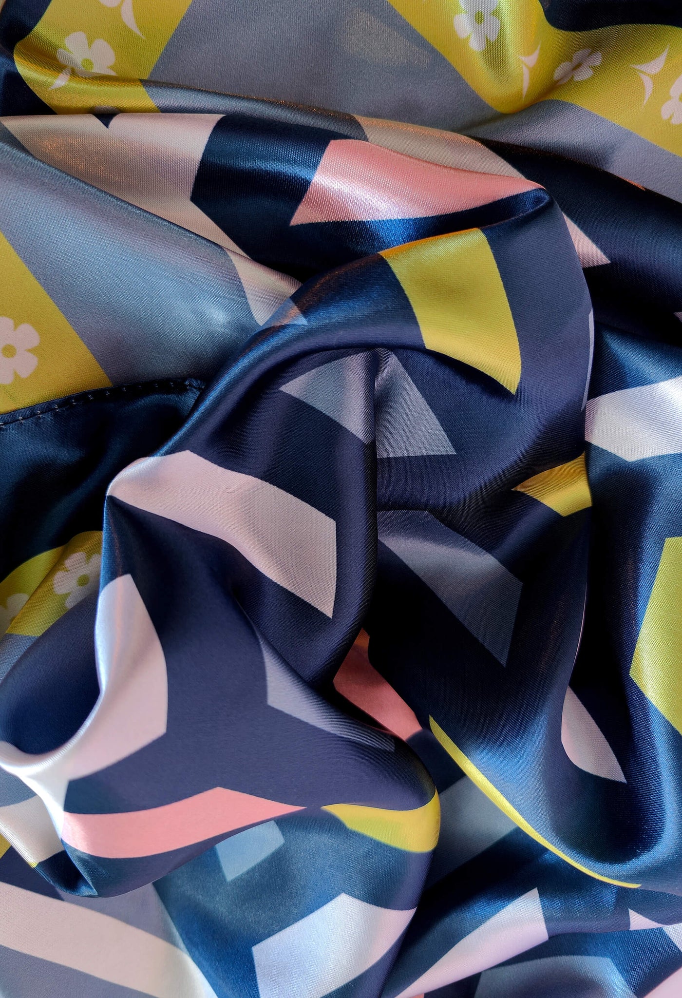 Foulard carré à imprimé géométrique