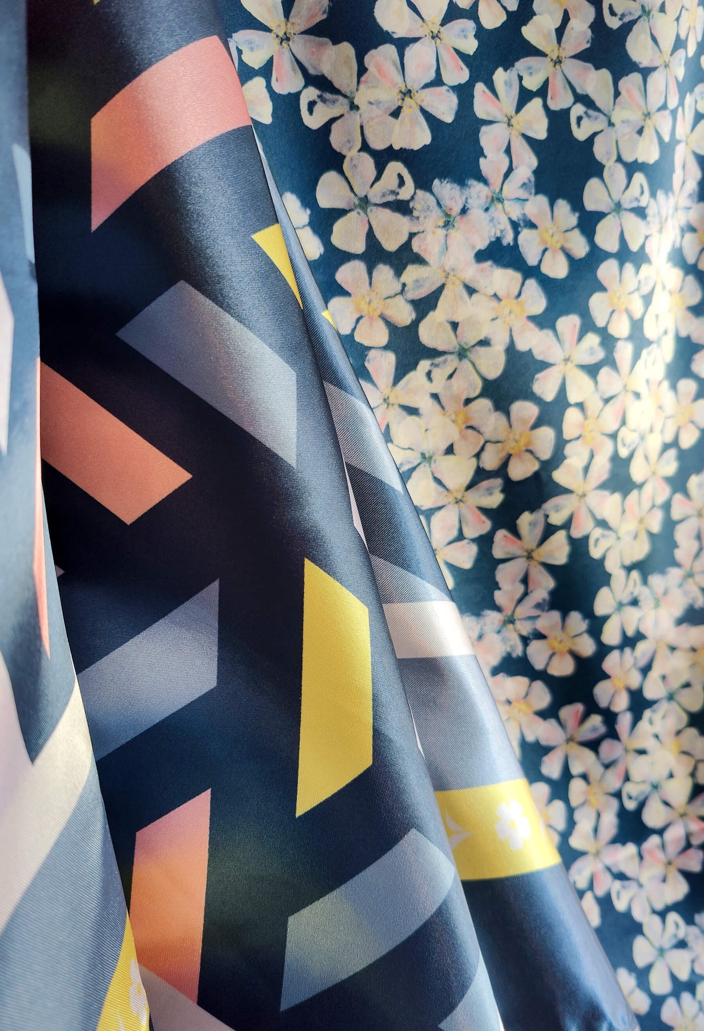 Foulard carré à imprimé géométrique