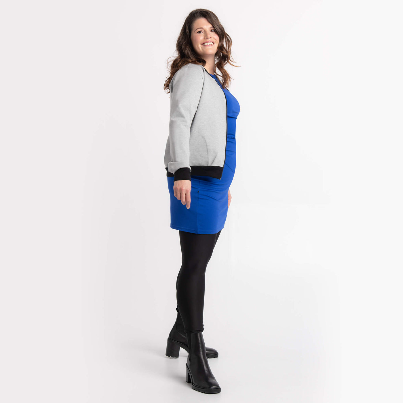 Veste Billy bomber gris pâle, robe clarisse bambou bleu royal, legging Angelina noir: des créations Québécoises signées KSL