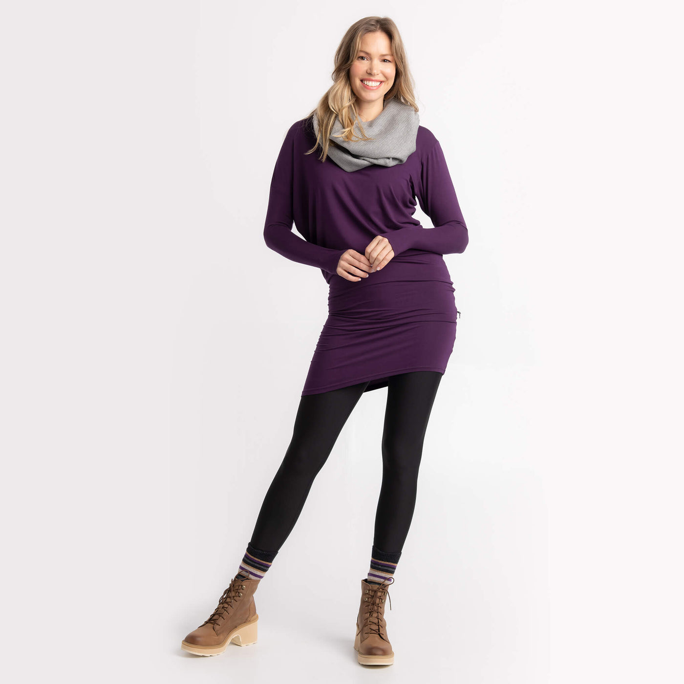 Robe clarisse prune, foulard Gloria gris, legging Angelina classique: des créations Québécoises signées KSL