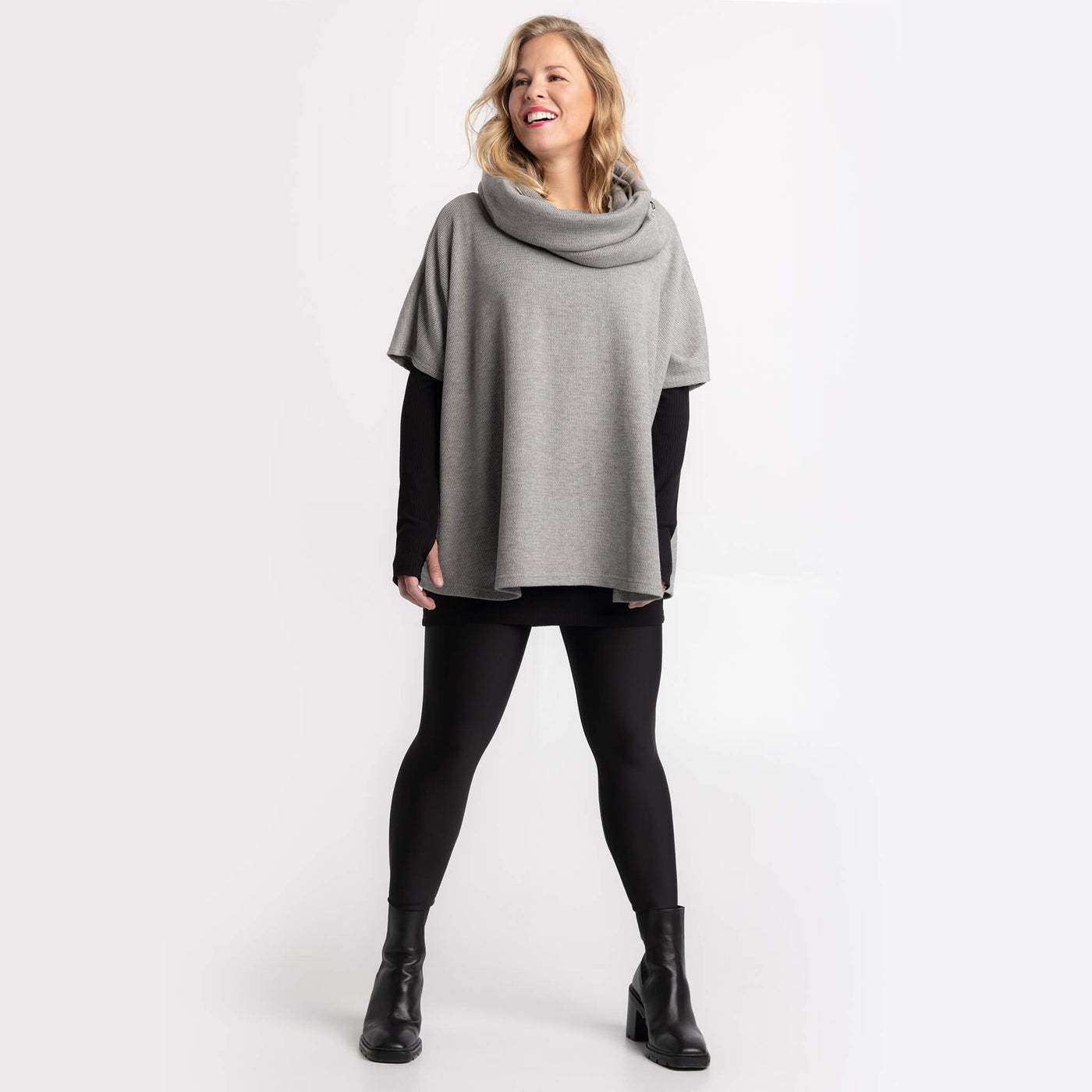 Le Foulard Gloria, le Poncho Gloria et le Legging Angelina ar KSL