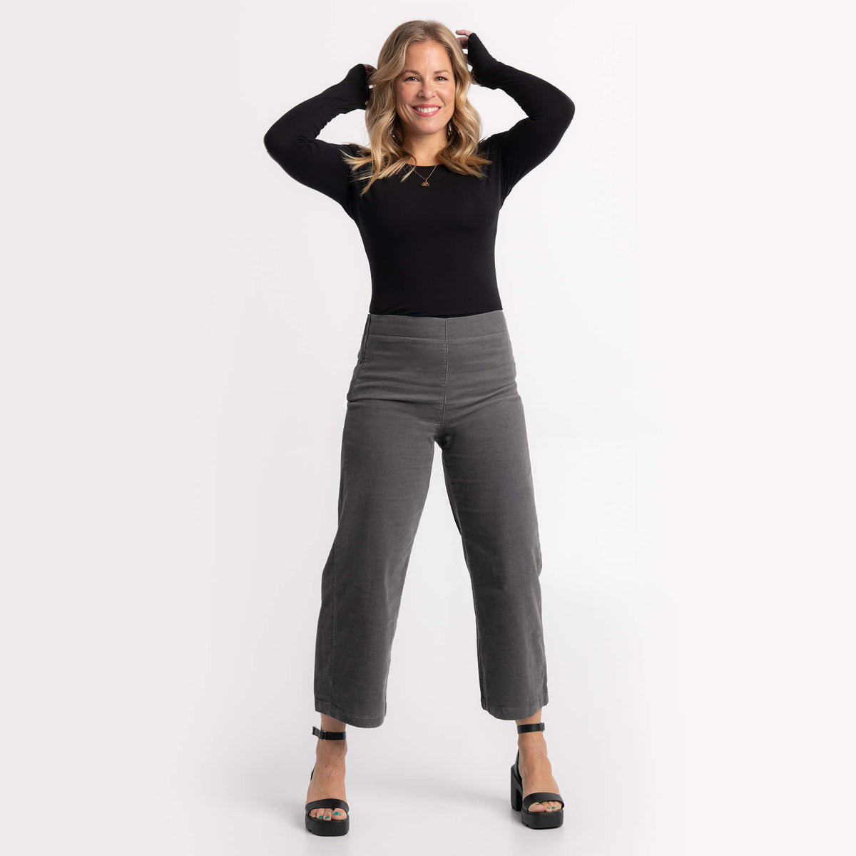 Chandail Kaelie noir et pantalon Lily gris: des créations Québécoises signées KSL!