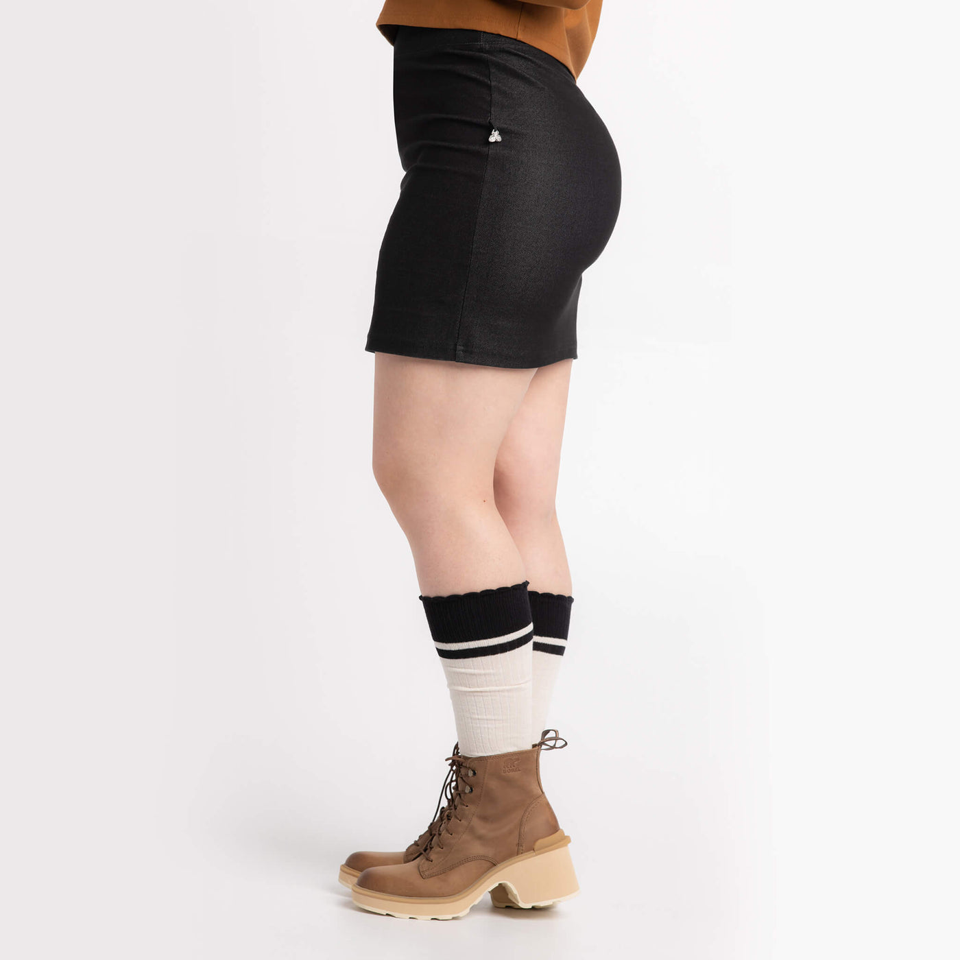 Jupe Maude en denim noir: une création Québécoise signée KSL