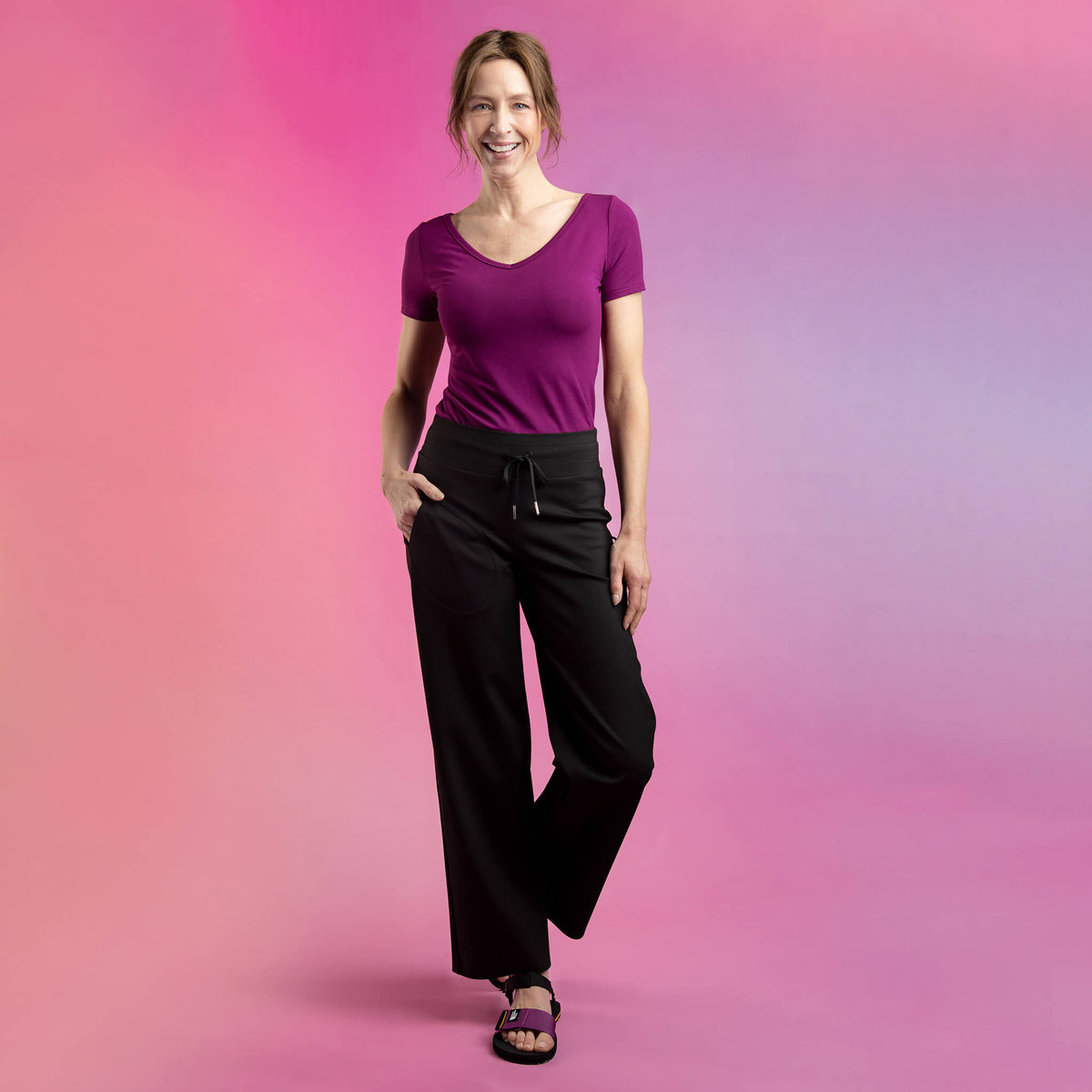Pantalon Romy noir, chandail manches courtes Amanda mauve: des créations québécoises signées KSL