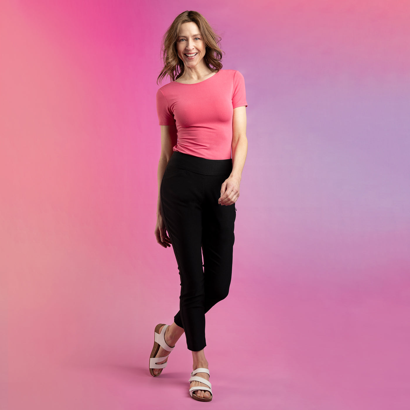 Chandail manches courtes Bella corail, pantalon Josy noir: des créations québécoises signées KSL