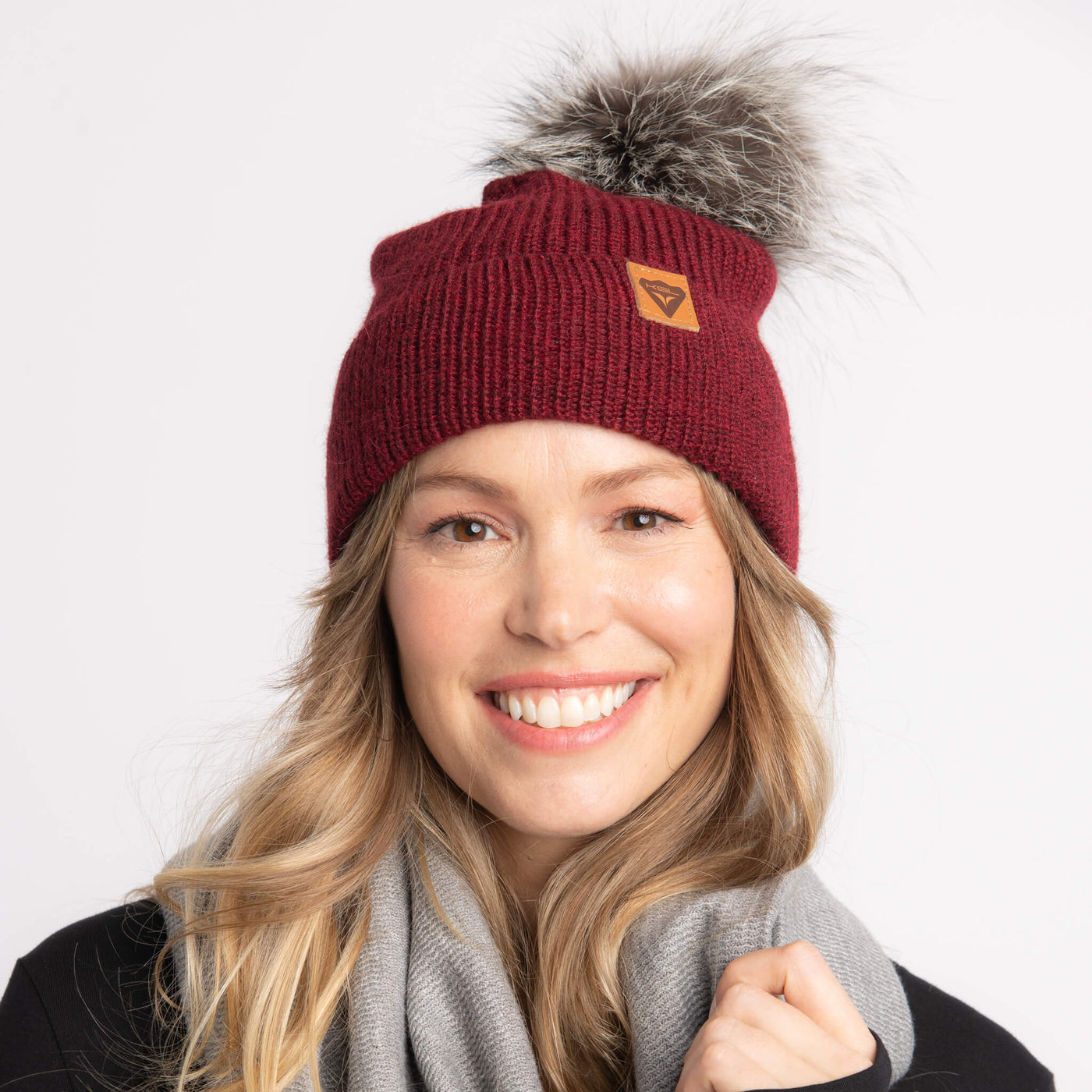 Tuque Miss Alpaga faite à la main en laine de bébé Alpaga - Couleur Bordeaux - par KSL