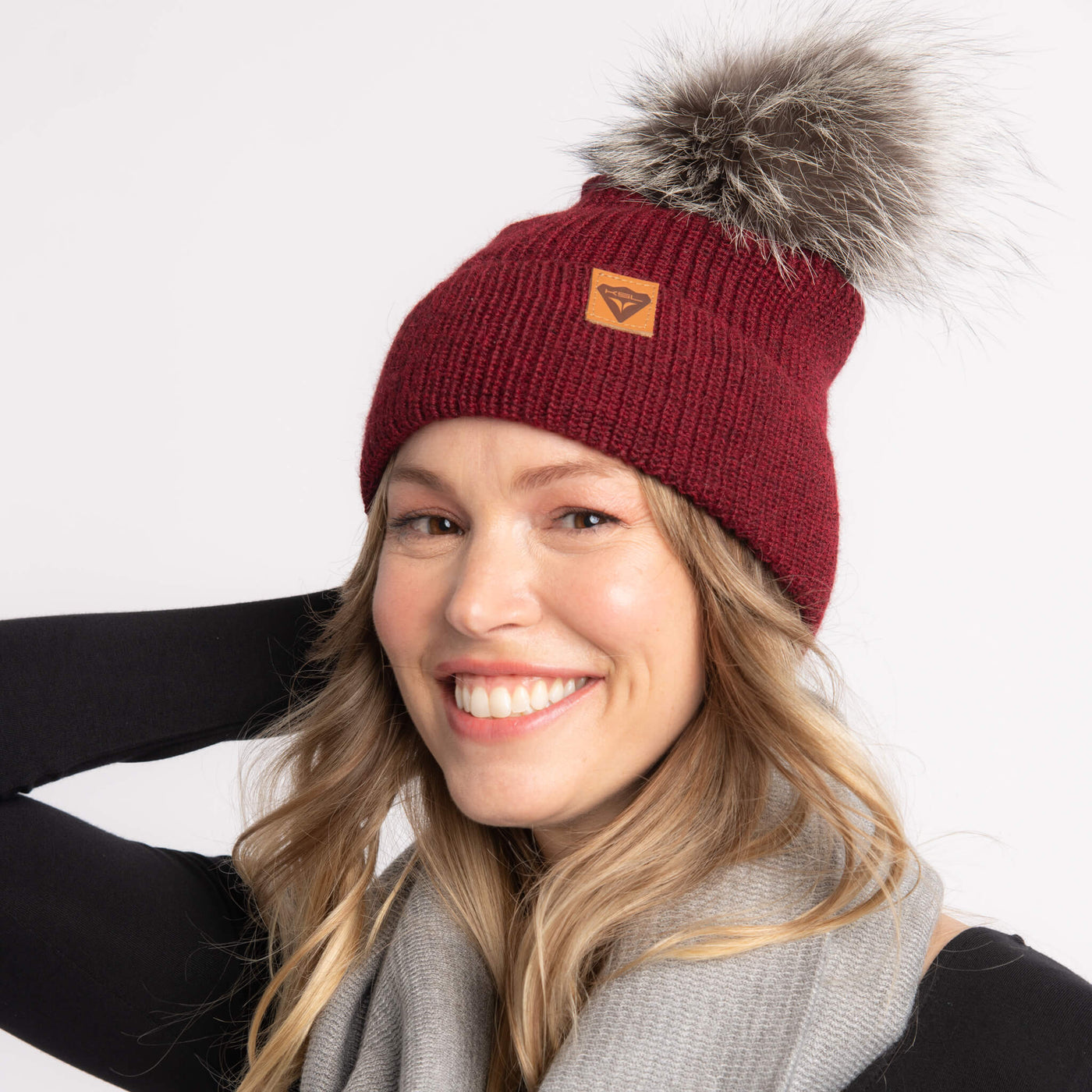 Tuque Miss Alpaga faite à la main en laine de bébé Alpaga - Couleur Bordeaux - par KSL